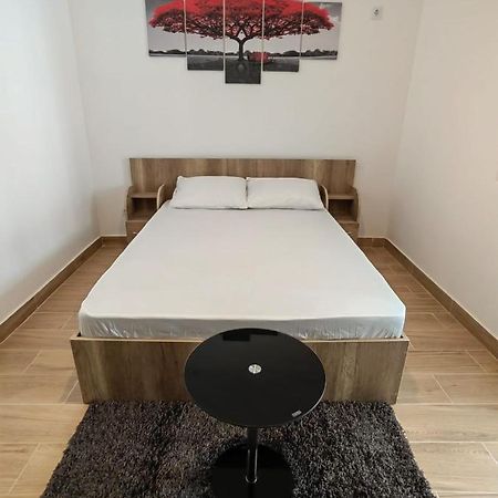Militari Studio Roşu Extérieur photo