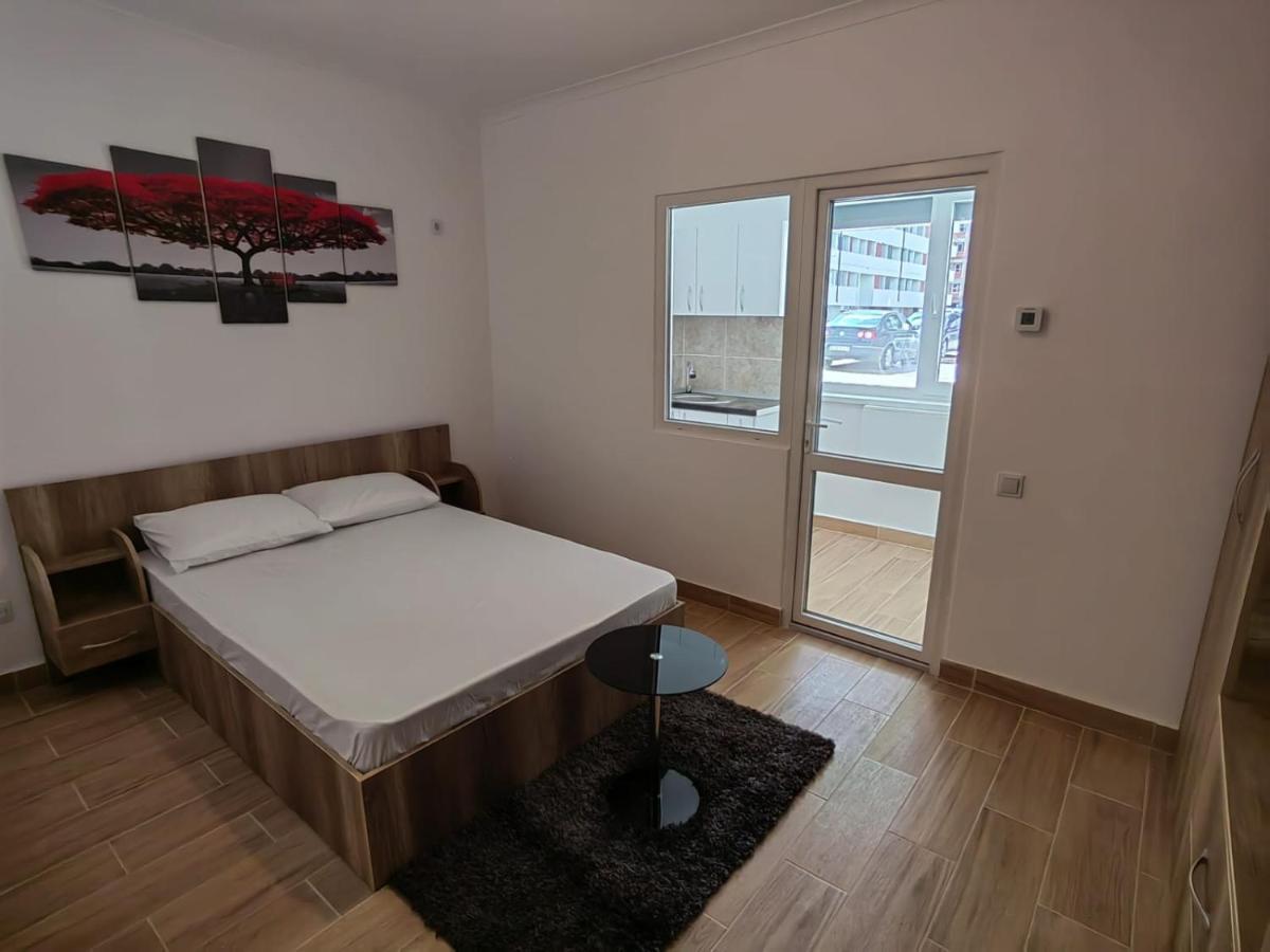 Militari Studio Roşu Extérieur photo